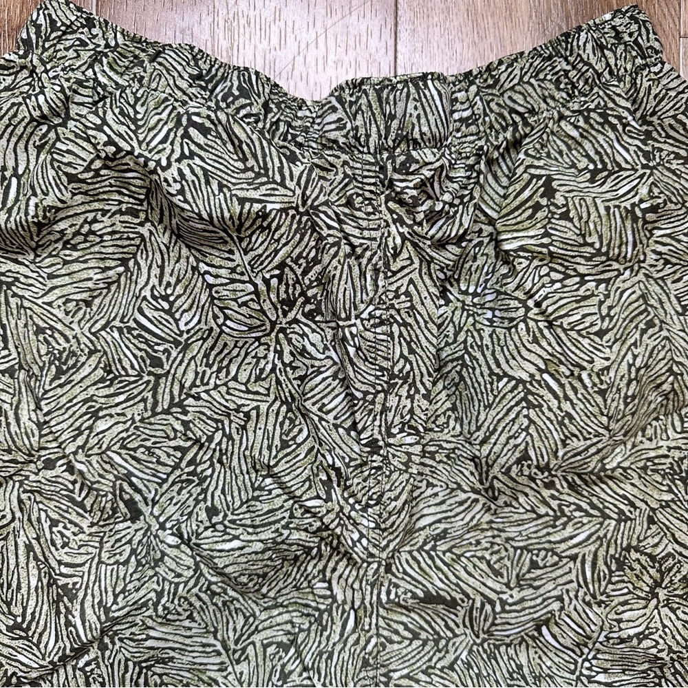 Columbia Forest Green Shorts Size Medium - Picture 6 of 12